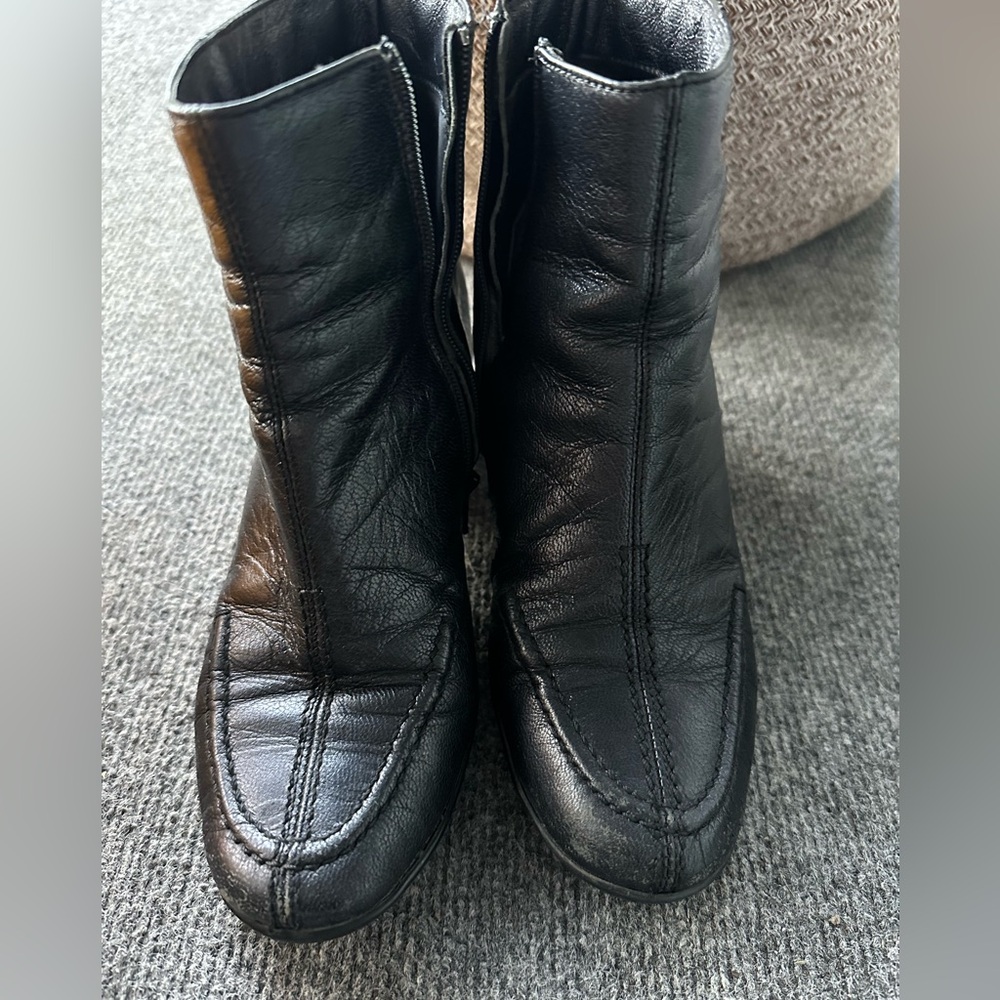 Authentic Gucci leather booties size 5.5